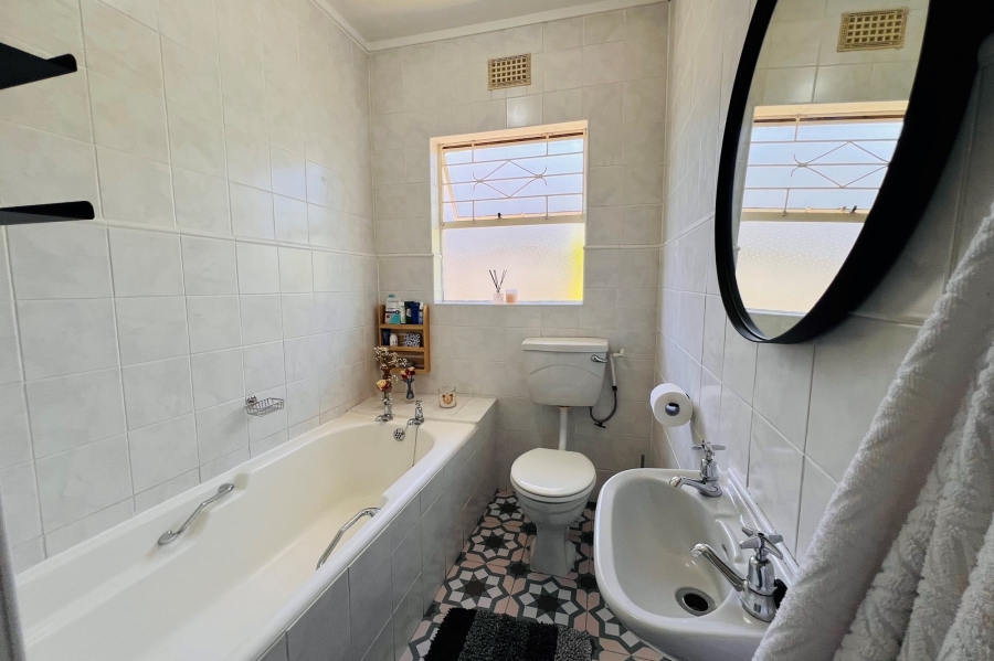 To Let 4 Bedroom Property for Rent in Goodwood Estate Western Cape